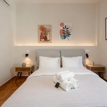 Classy In Koukaki, Walk To Metro & Acropolis Apartment